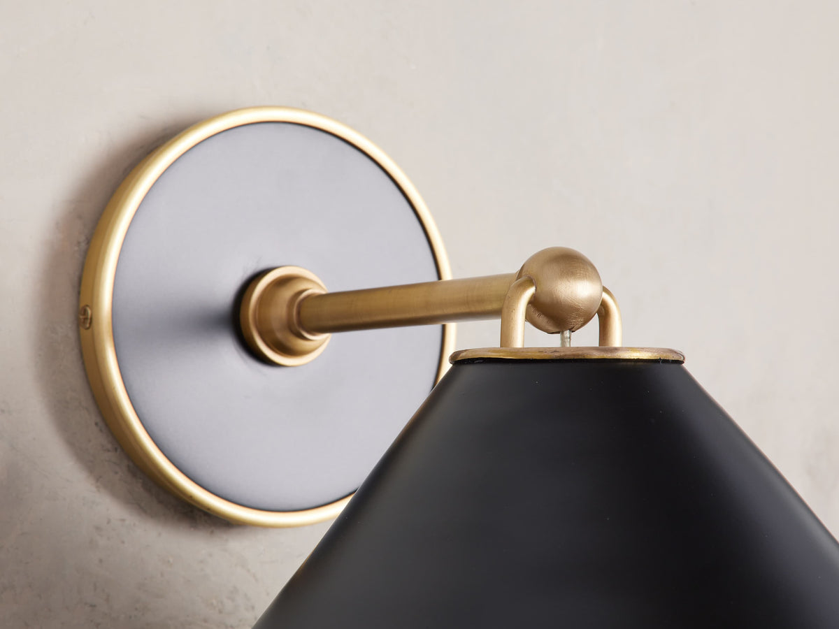 Arno Classic Minimalist Wall Sconce