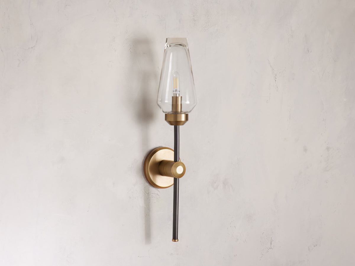 Arrow Minimal Focal Wall Light