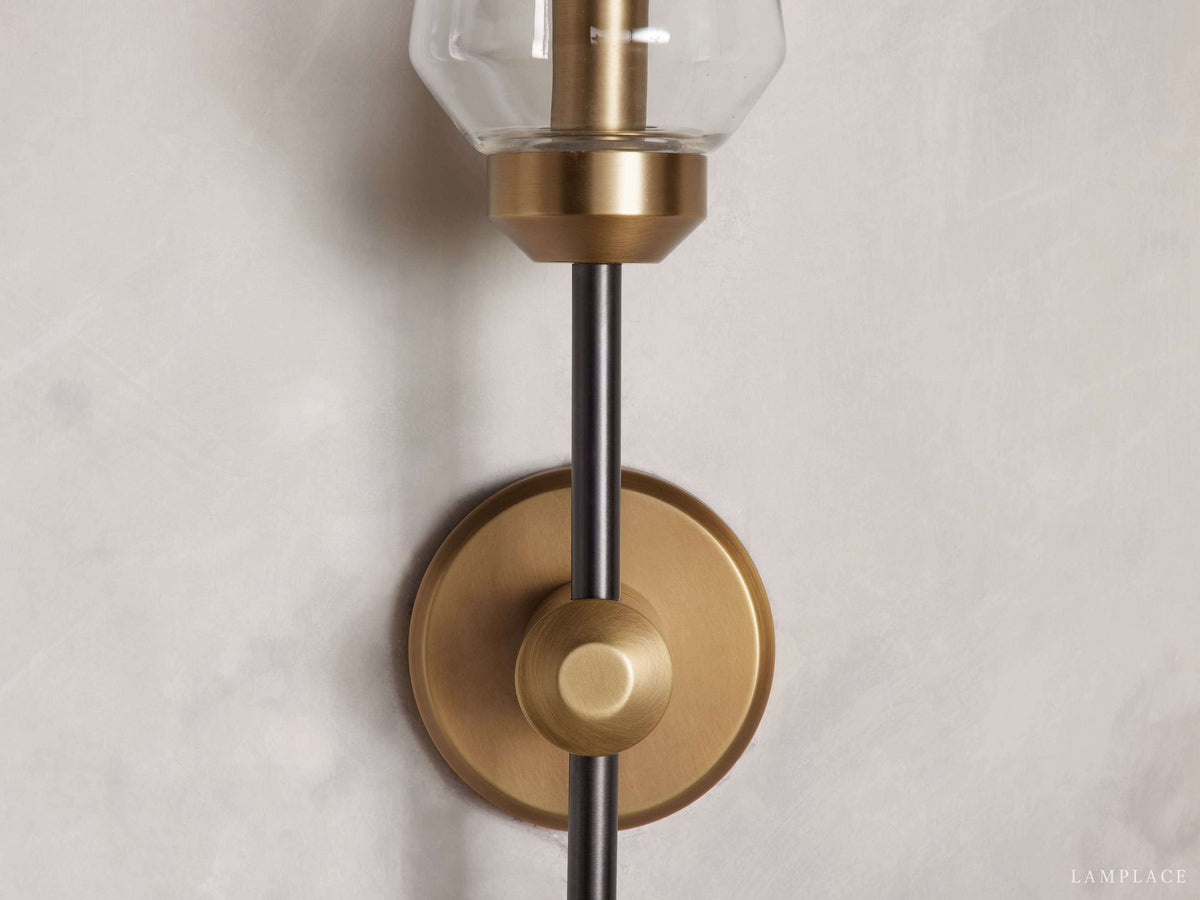 Arrow Minimal Focal Wall Light