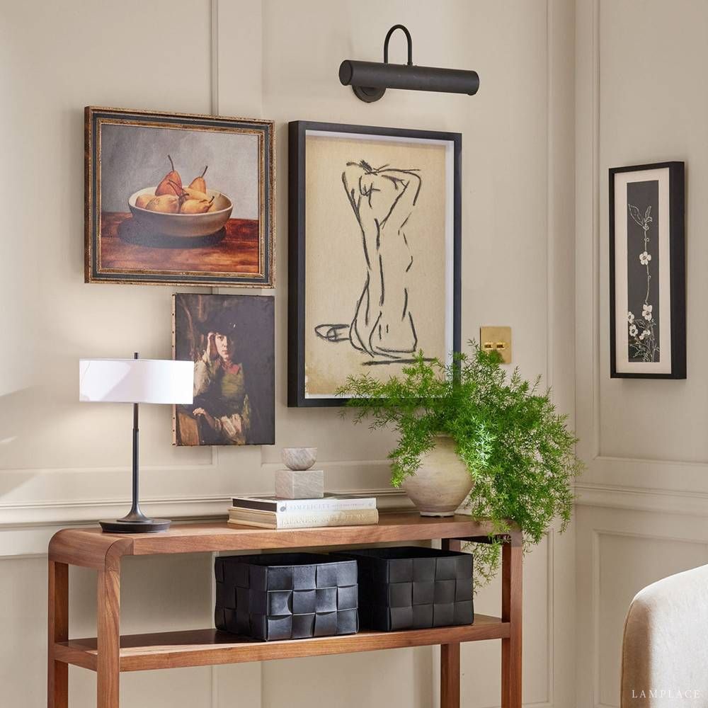 Calvire Elegant Form Picture Light