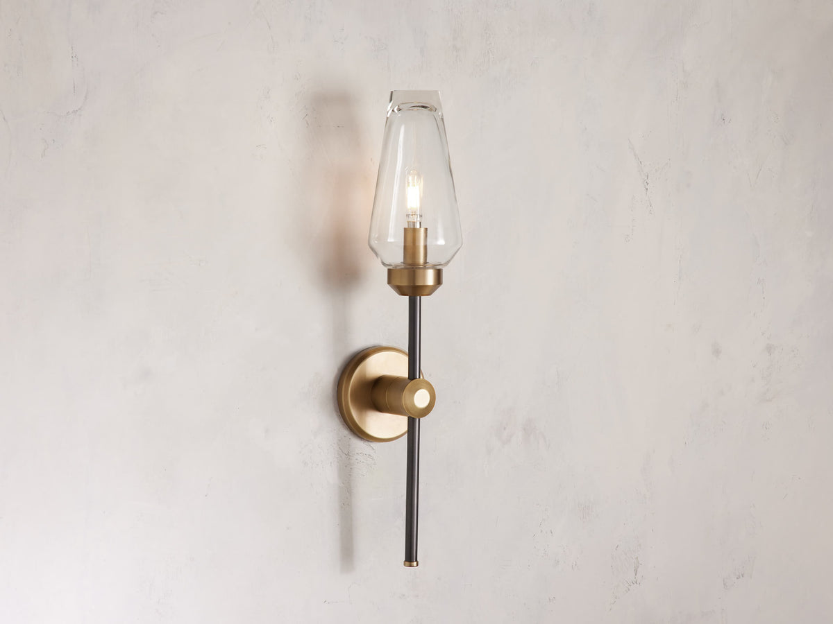 Arrow Minimal Focal Wall Light