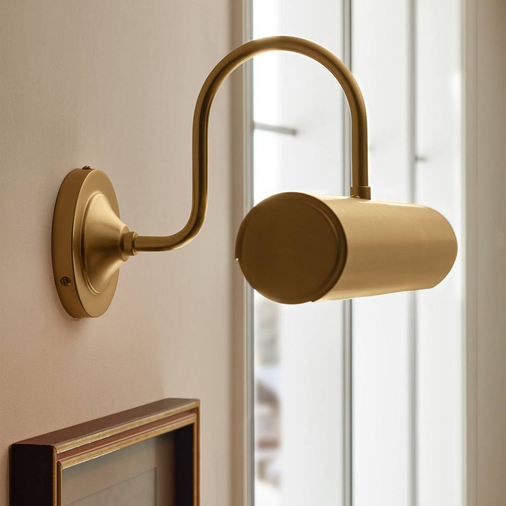 Calvire Elegant Form Picture Light